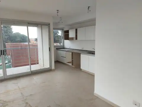 Aristobulo Del Valle 1600, Piso 2