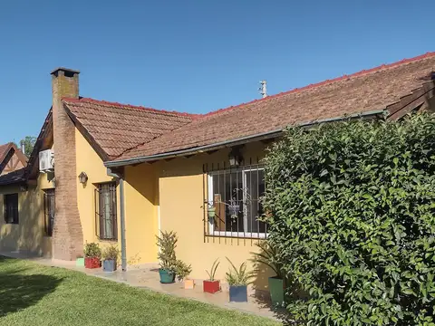 Casa 4 ambientes con 2 baños