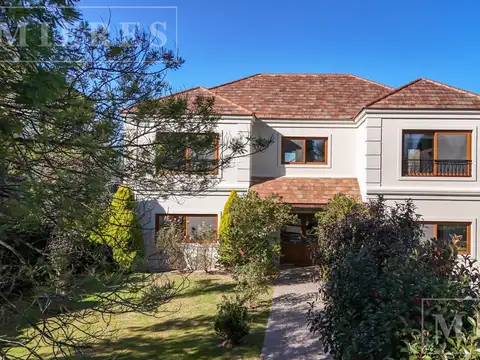 Casa 7 ambientes con 3 baños