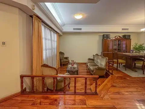 Casa 7 ambientes con 4 baños