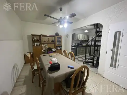 Venta de casa 4 ambientes con cochera en Wilde