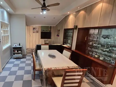 Casa 5 ambientes con 1 baño