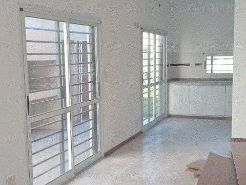 Casa 3 ambientes con 2 baños