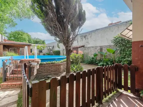 VENTA CASA TEMPERLEY 5AMB C/PILETA Y JARDIN