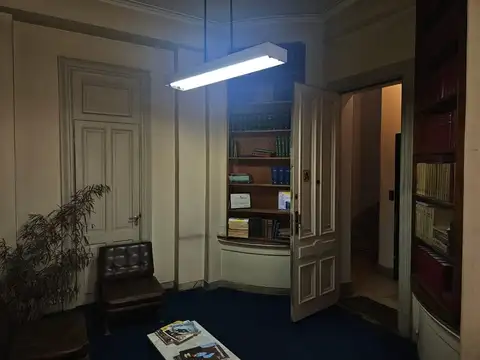 Oficina en Venta de 165 m2 en esquina en Microcentro