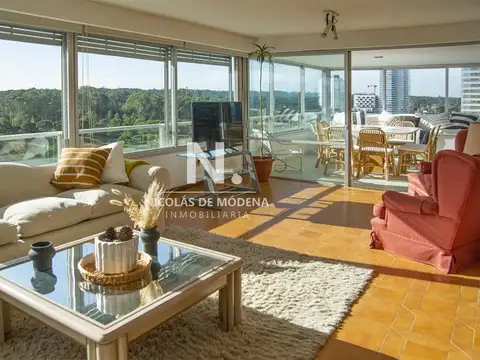 Hermoso Departamento en venta de 3 dormitorios. Torre Tiburon. Playa Brava.