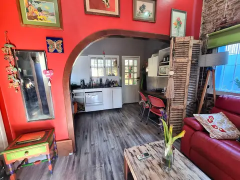 Casa 4 ambientes con 2 baños