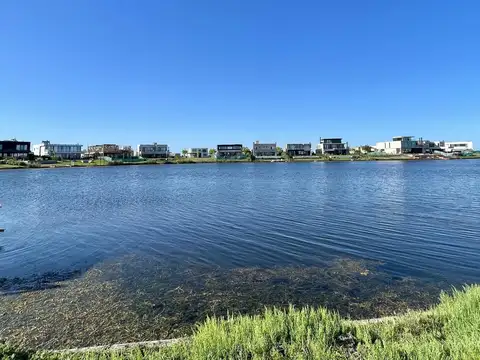Lote al lago en Costas Puertos del Lago al 100