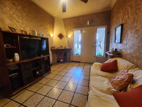 VENTA CASA 3 AMB. CON JARDIN Y COCHERA SAN ANDRES