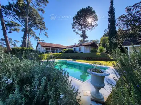 SOBRE AVENIDA CORDOBA PUNTA DEL ESTE