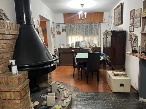 Casa 5 ambientes con 2 baños