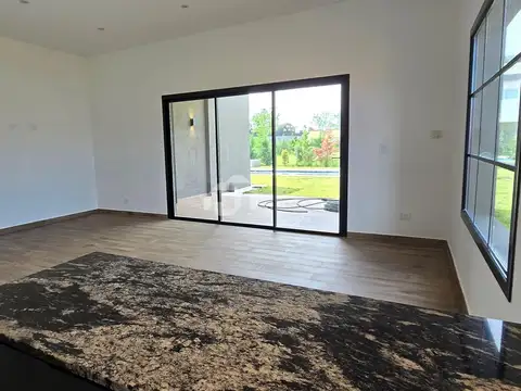 Casa 4 ambientes con 3 baños