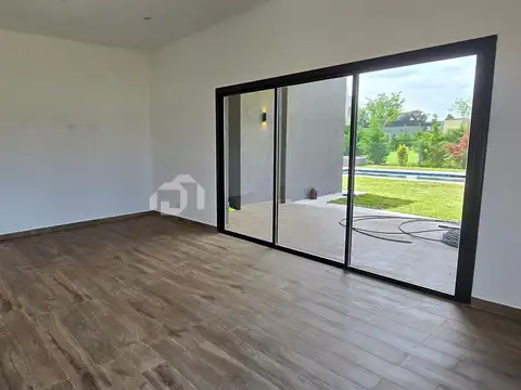 Casa en Venta en Pilar del Este - San Ramon, USD 198.000