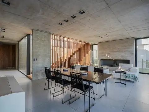 Casa en Alquiler en Laguna Grande, USD 3.200