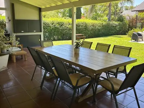 Casa 6 ambientes con 4 baños