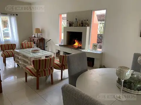 Casa 5 ambientes con 2 baños