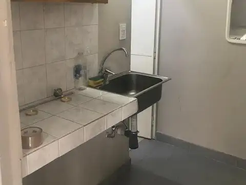 Local en Alquiler en Lomas de Zamora, $ 450.000