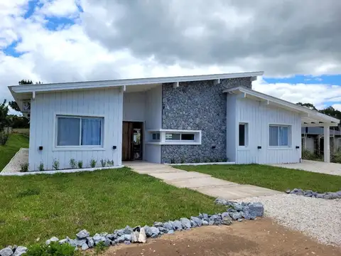 VENTA CASA COSTA ESMERALDA GAS PISCINA 4 SUITES