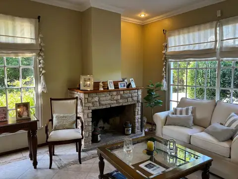 Casa 7 ambientes con 4 baños