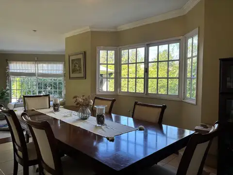 Casa en Venta con 6 cocheras