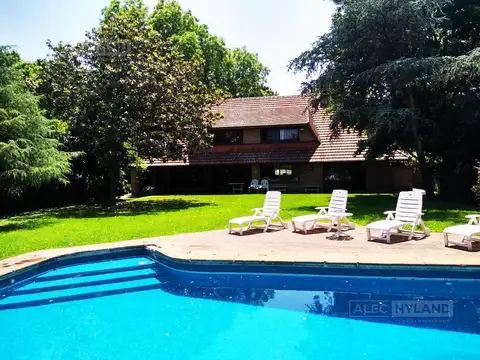 Casa  con 5 dormitorios y pileta  en Venta en la Horqueta, San Isidro