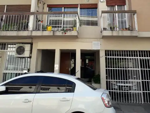 MORON CENTRO- SOBRE CALLE PISANO- DEPTO SEÑORIAL 4 AMB. 2 BAÑOS- BALCONES Y COCHERA