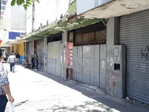 Local en alquiler en Constitución en esquina