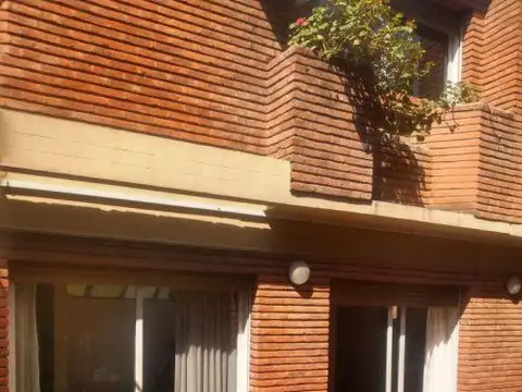 Importante propiedad ubicada en el centro de Lanus