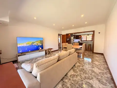 Casa en Venta con 3 cocheras