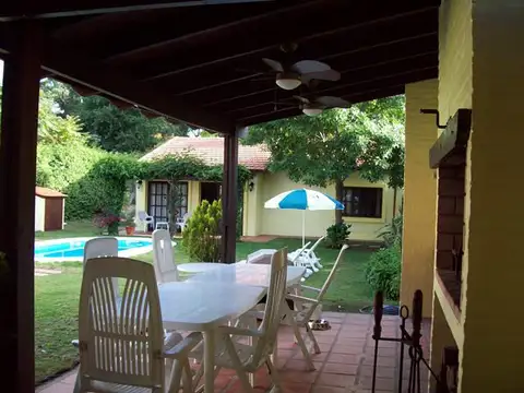 Casa 5 ambientes con 4 baños