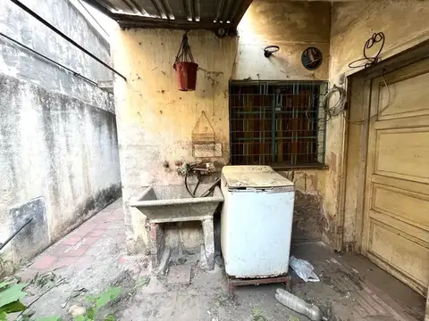 Casa 6 ambientes con 2 baños