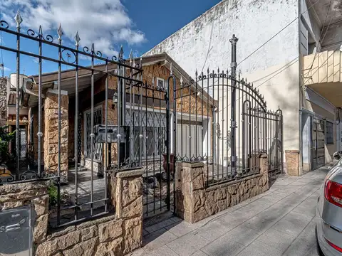 Venta Casa 4 amb en San Martin con Pileta y Jardín