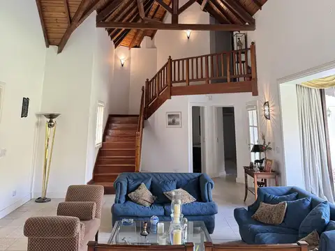 Casa 6 ambientes con 3 baños