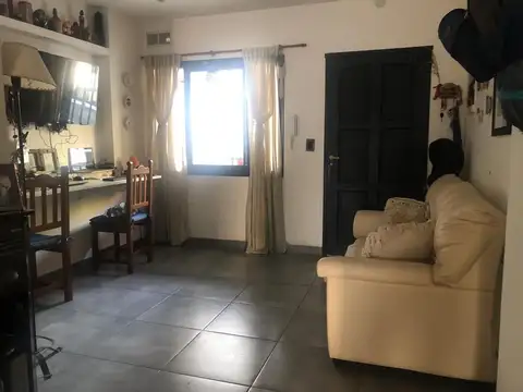 Depto Tipo Casa 3 ambientes con 2 baños