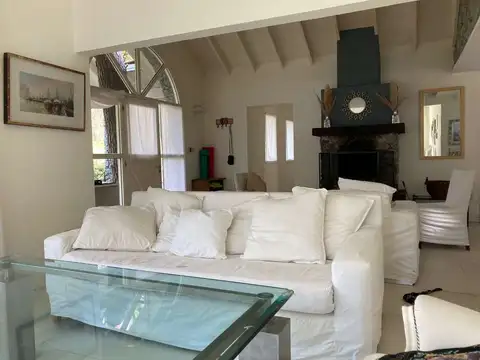 Casa 5 ambientes con 3 baños