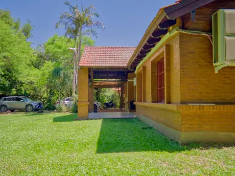 Casa con gran parque en Villa Monte Alto