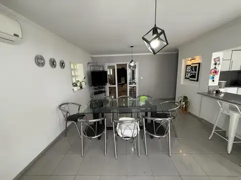 Casa 7 ambientes con 4 baños