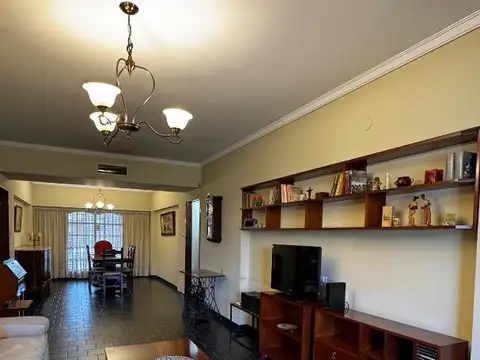 Casa 5 ambientes con 3 baños