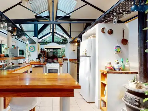 Casa 4 ambientes con 2 baños