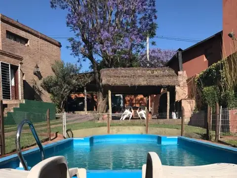 Casa en Venta con 3 cocheras