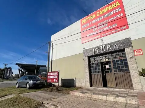 Ricardo Rojas 906, esquina Rawson y Colectora Sur.