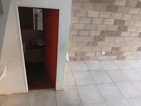 Local con ubicación estratégica , alto transito peatonal.