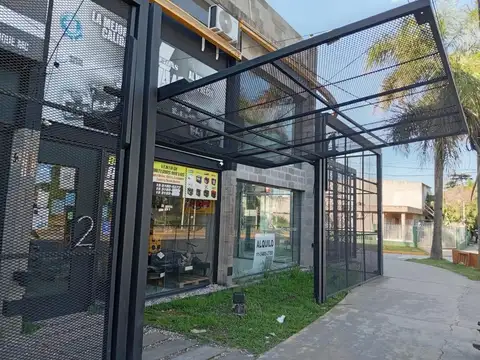Local con ubicación estratégica , alto transito peatonal.