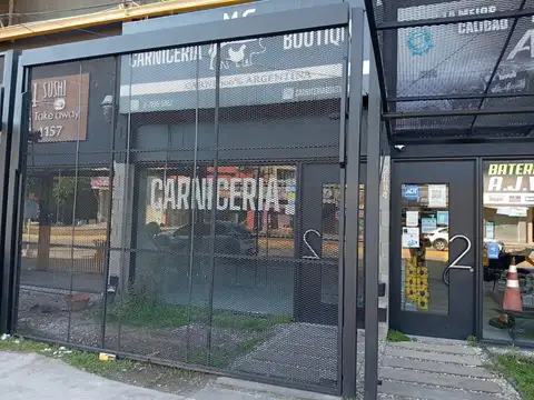 Local con ubicación estratégica , alto transito peatonal.