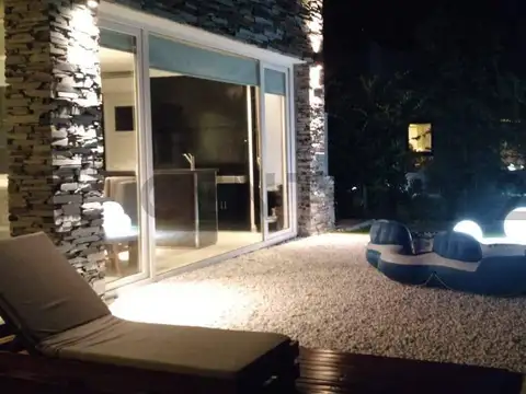 Casa 6 ambientes con 2 baños