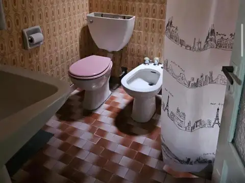 Casa 5 ambientes con 2 baños