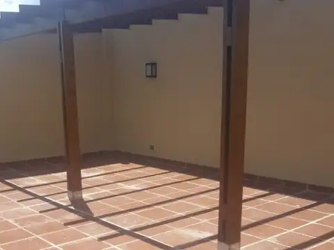 Depto Tipo Casa en Venta con 1 cocheras
