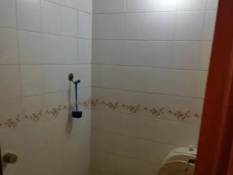 CHALET - 5 AMBIENTES - GARAJE - FONDO - PISCINA