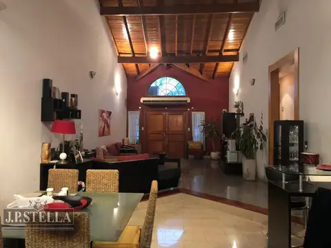 Casa 4 ambientes con 4 baños
