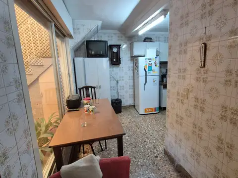 CASA EN ESQUINA 4 AMB CON GGE - PATIO - TERRAZA Y QUINCHO !